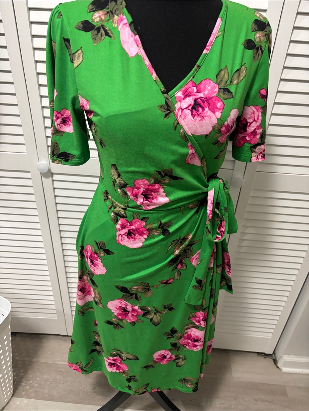 Acting Pro Green Wrap Midi Dress with Pink Rose Print